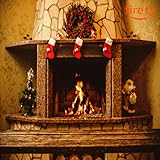 Cálida y acogedora chimenea decorada para Navidad con leña real ardiendo en ella y un audio crepitante